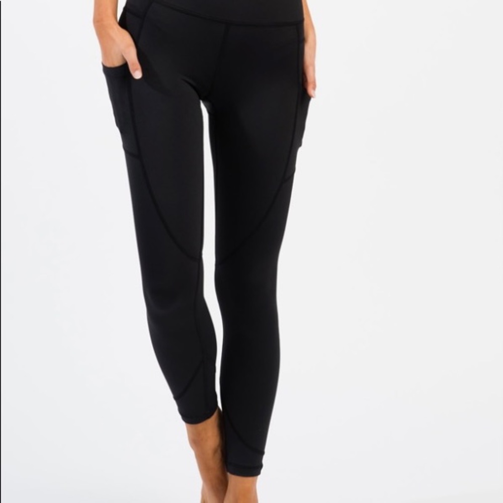 Zyia Black pocket Light n Tight Hi-Rise Leggings. Size 2.